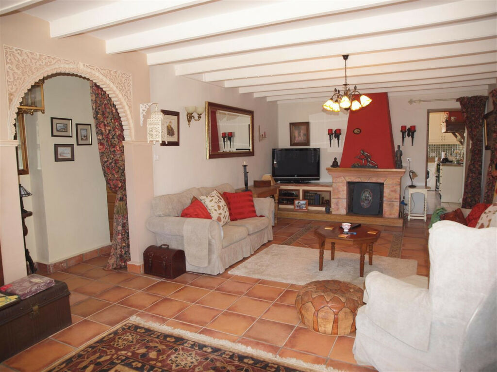 Detached Villa Viñuela Málaga - image 4