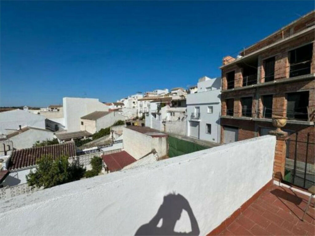 Townhouse Monda Málaga - image 4