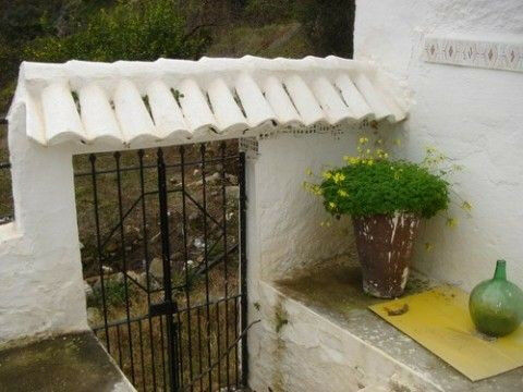 Detached Villa Riogordo Málaga - image 3