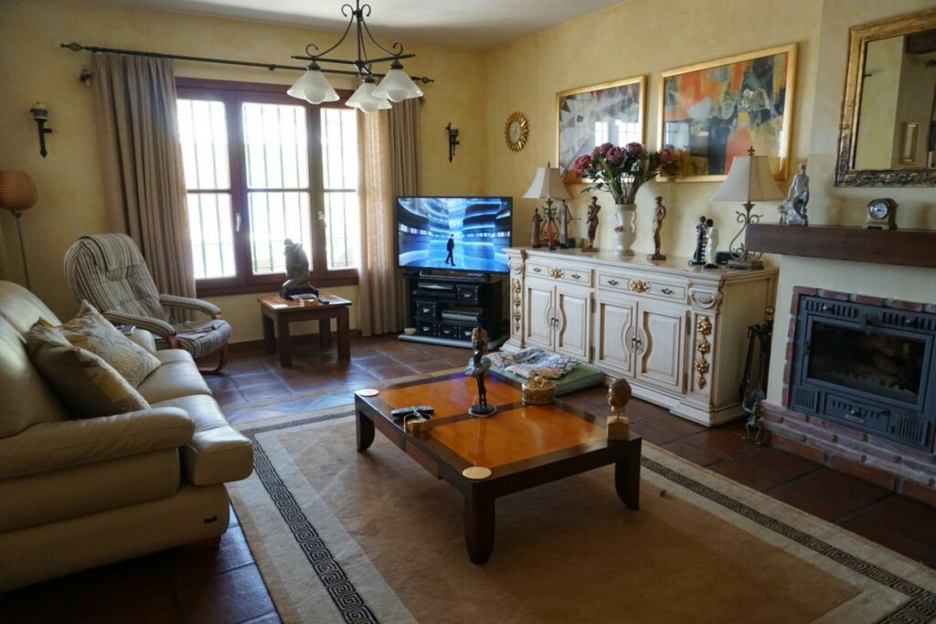 Detached Villa Alcaucín Málaga - image 4
