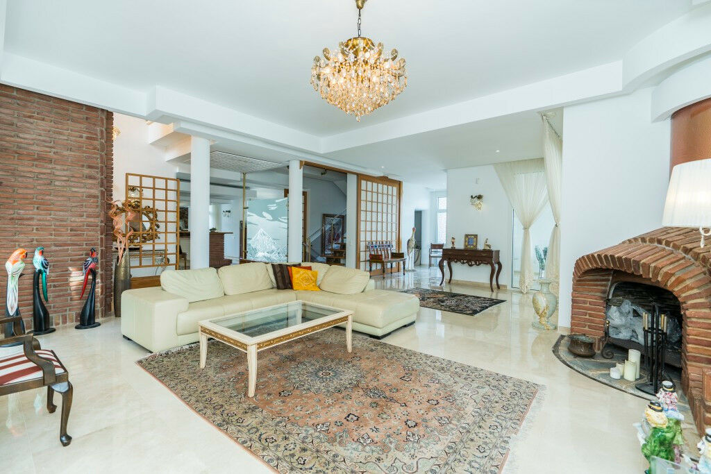 Detached Villa La Mairena Málaga - image 4