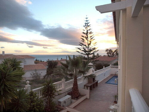 Detached Villa Benajarafe Málaga - image 4