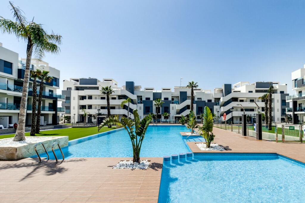 Middle Floor Apartment Guardamar del Segura Alicante - image 4