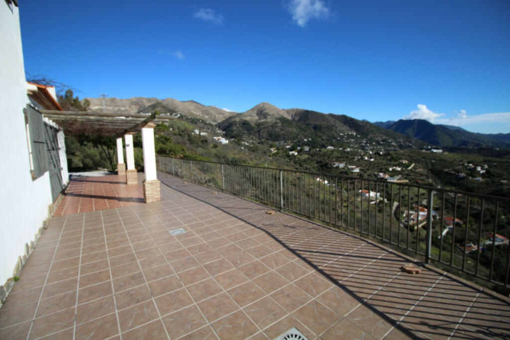Detached Villa Cómpeta Málaga - image 4