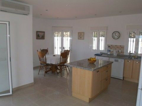 Detached Villa Sayalonga Málaga - image 4