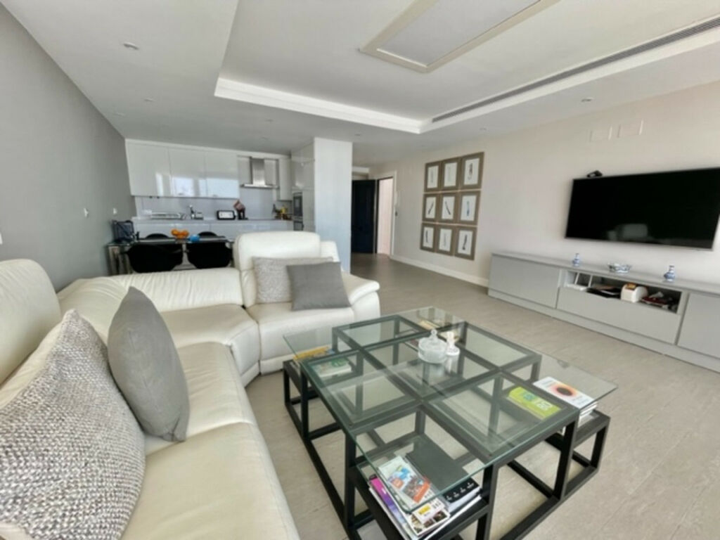Middle Floor Apartment Puerto Banús Málaga - image 4