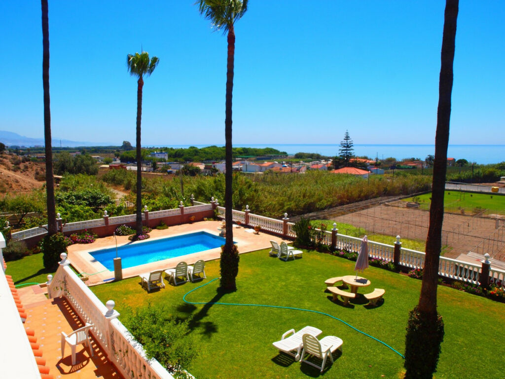 Detached Villa Almayate Málaga - image 4