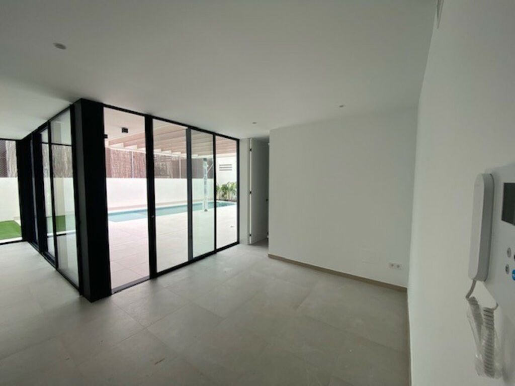 Detached Villa Lomas de Cabo Roig Alicante - image 4