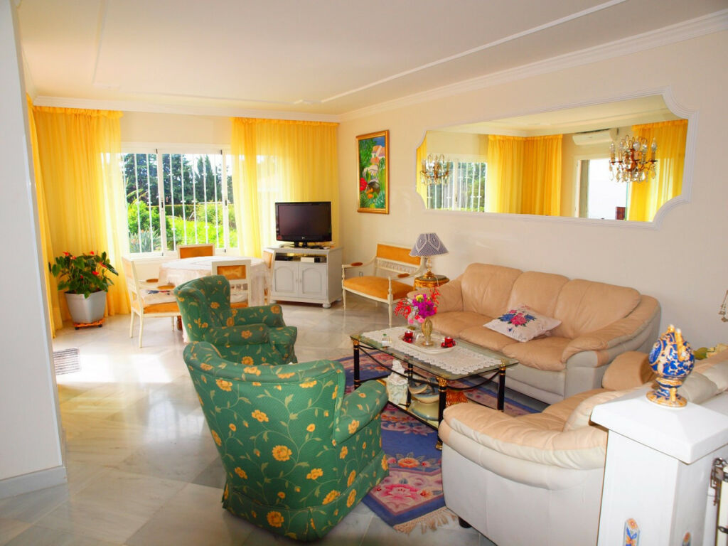 Detached Villa Benajarafe Málaga - image 4