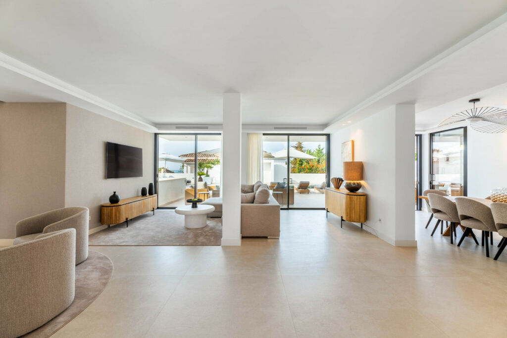 Detached Villa El Rosario Málaga - image 4