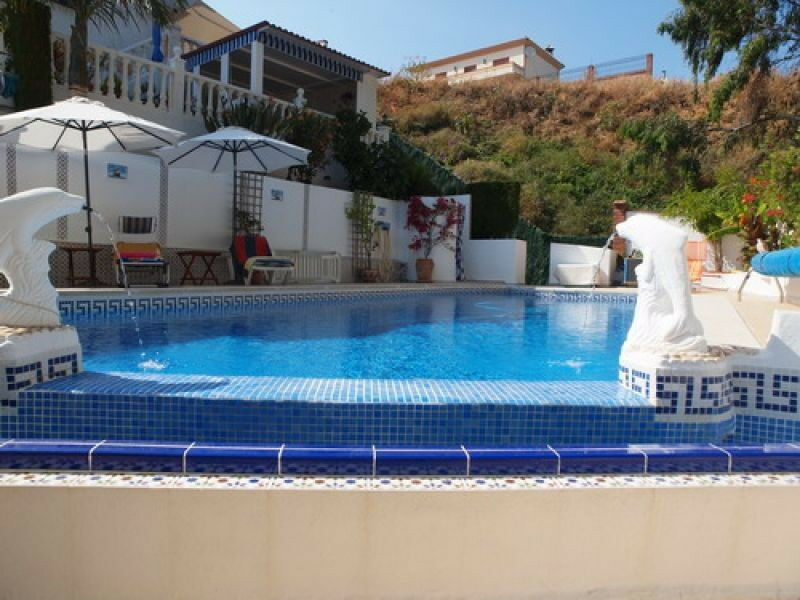 Detached Villa Benajarafe Málaga - image 4