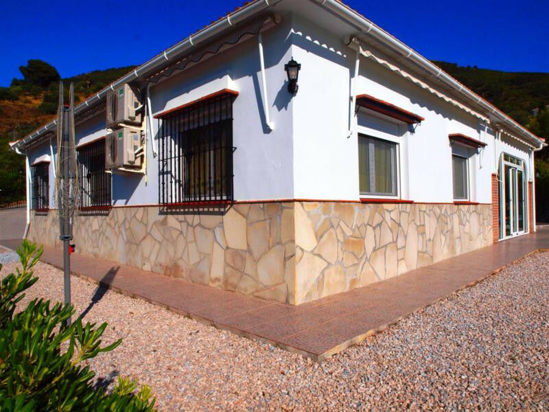 Detached Villa Alcaucín Málaga - image 4