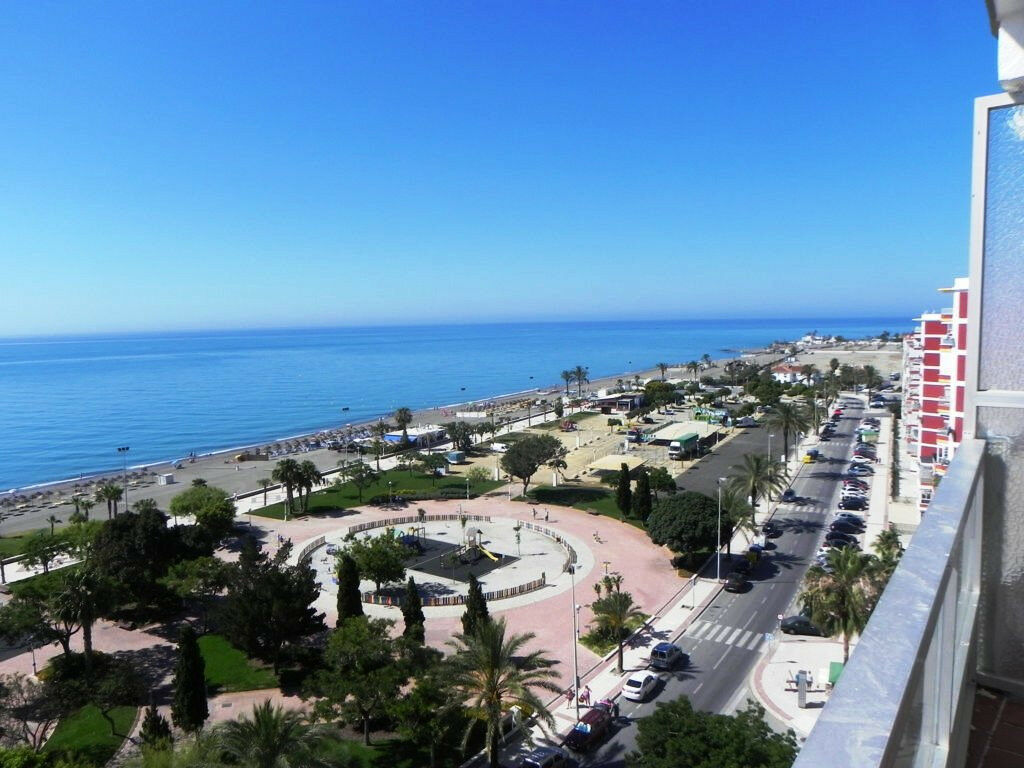 Middle Floor Apartment Torre del Mar Málaga - image 4