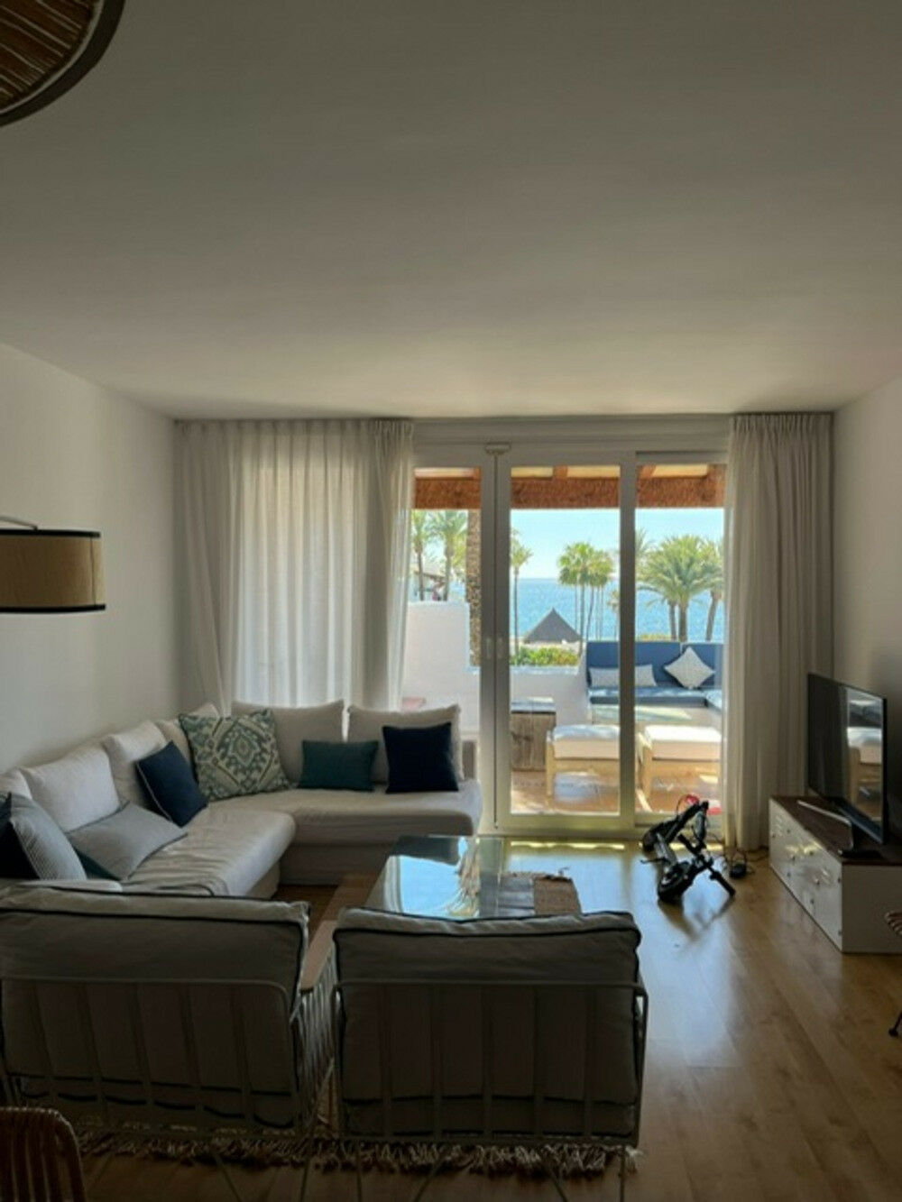 Middle Floor Apartment Estepona Málaga - image 4