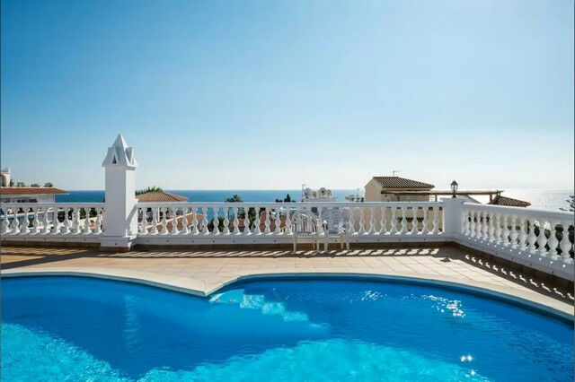 Middle Floor Apartment Nerja Málaga - image 4