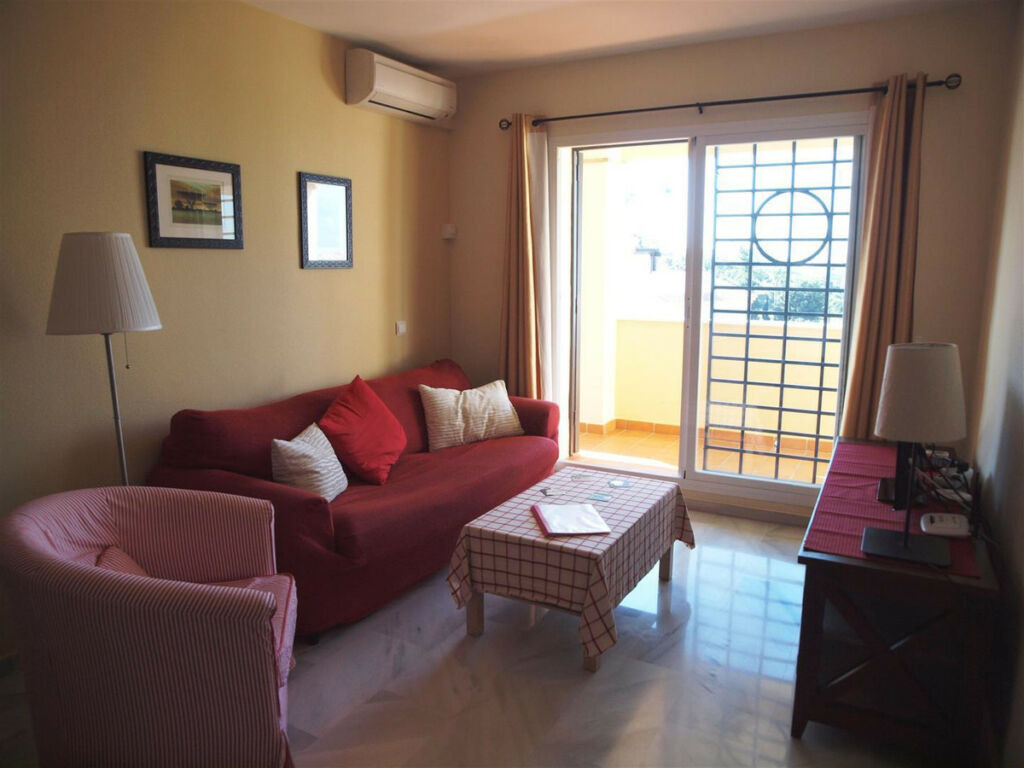 Middle Floor Apartment Caleta de Vélez Málaga - image 4