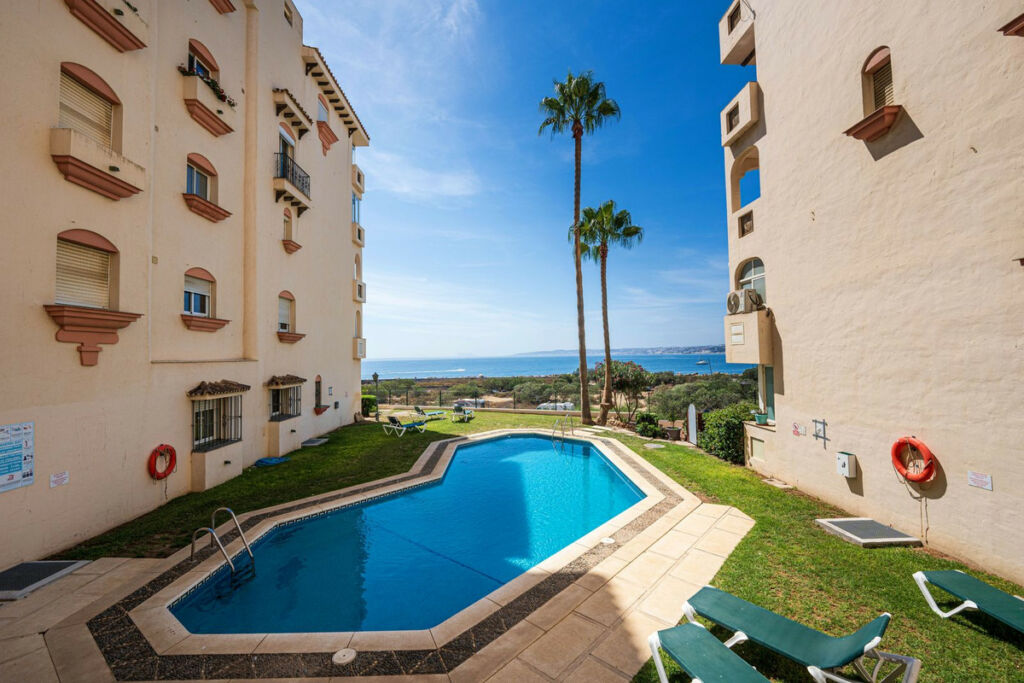 Middle Floor Apartment Estepona Málaga - image 40