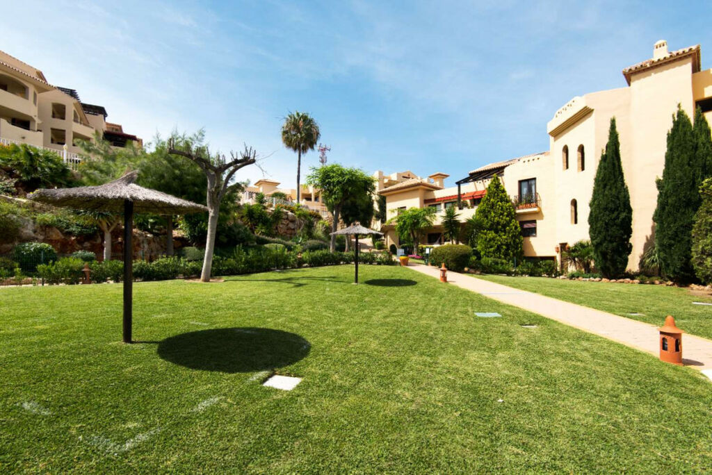 Middle Floor Apartment Benalmadena Málaga - image 40
