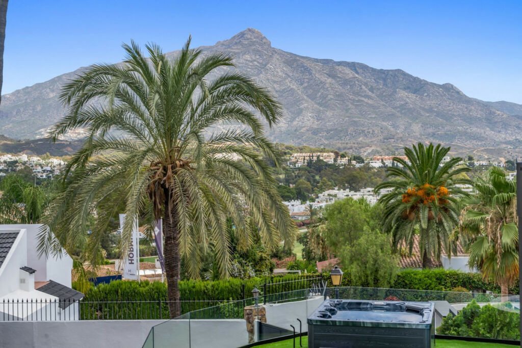 Detached Villa Nueva Andalucía Málaga - image 42