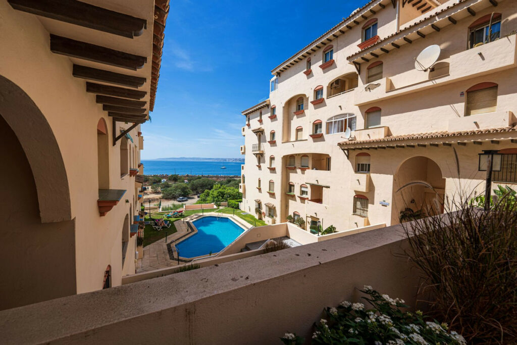 Middle Floor Apartment Estepona Málaga - image 43