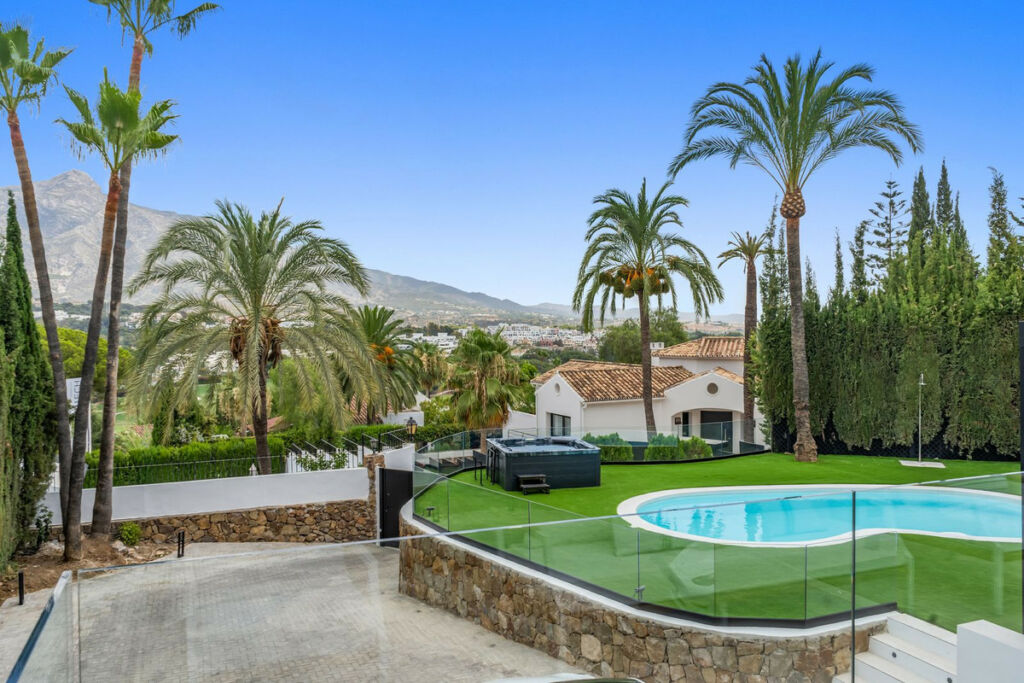 Detached Villa Nueva Andalucía Málaga - image 43
