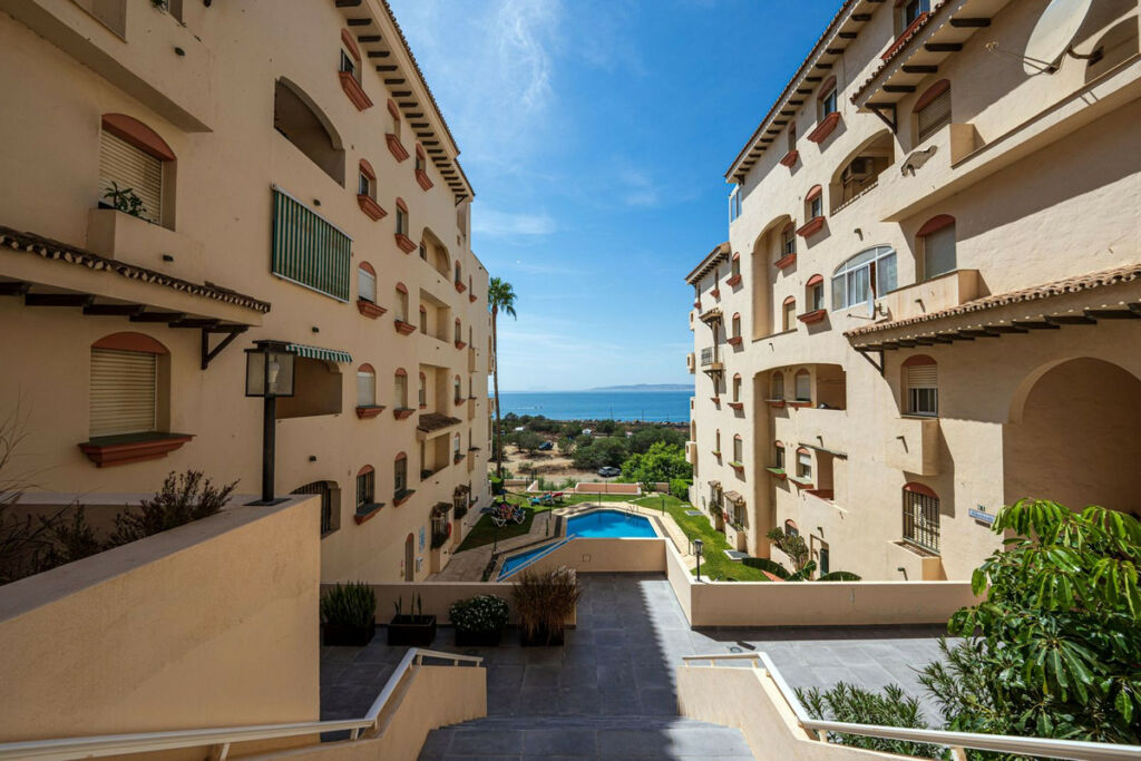 Middle Floor Apartment Estepona Málaga - image 44