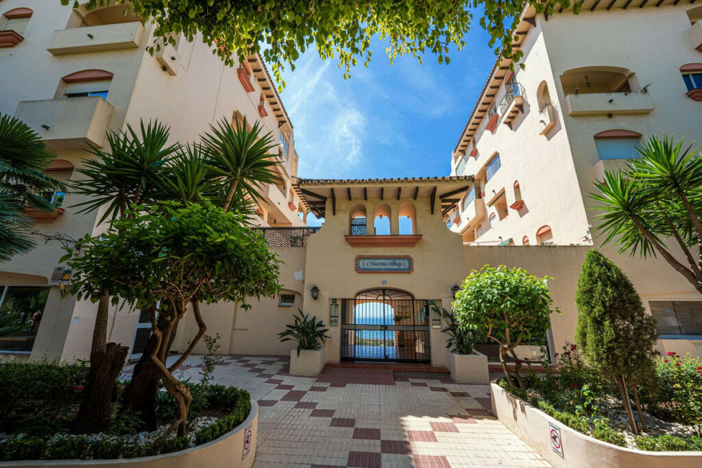 Middle Floor Apartment Estepona Málaga - image 45