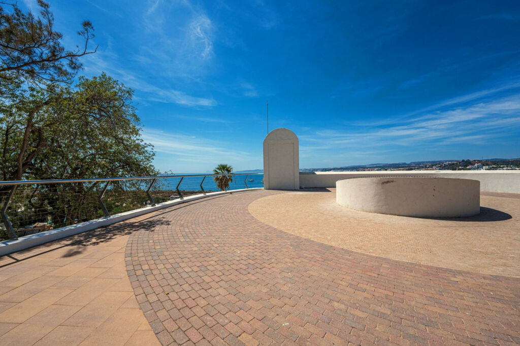 Middle Floor Apartment Estepona Málaga - image 47