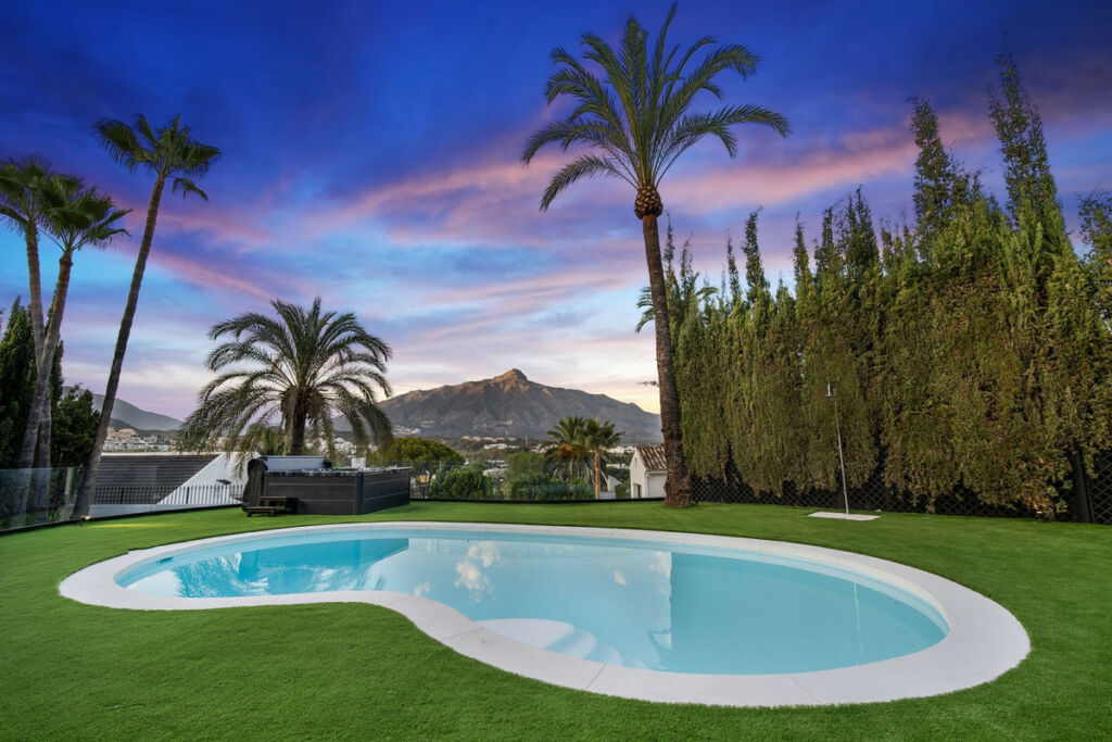 Detached Villa Nueva Andalucía Málaga - image 48