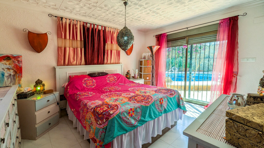 Detached Villa Orba Alicante - image 5