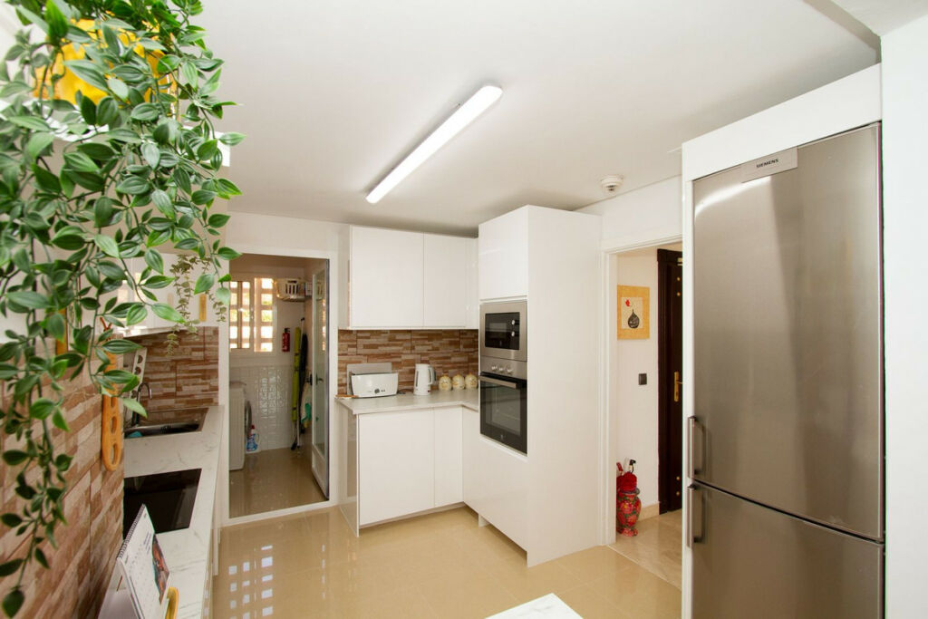 Middle Floor Apartment La Mairena Málaga - image 5