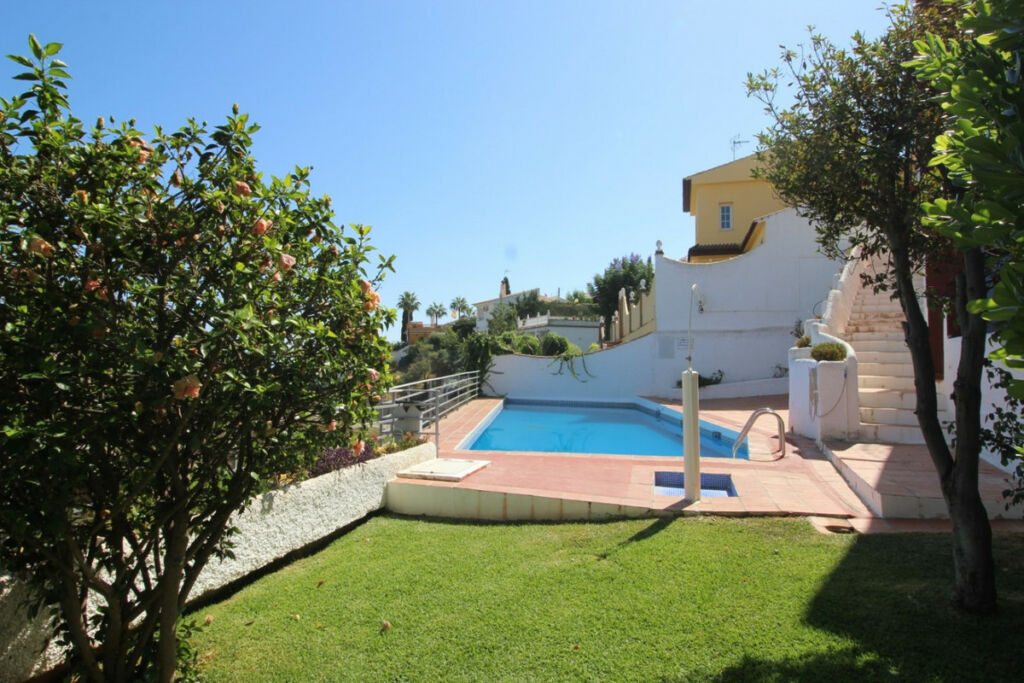 Semi-Detached House Benajarafe Málaga - image 5