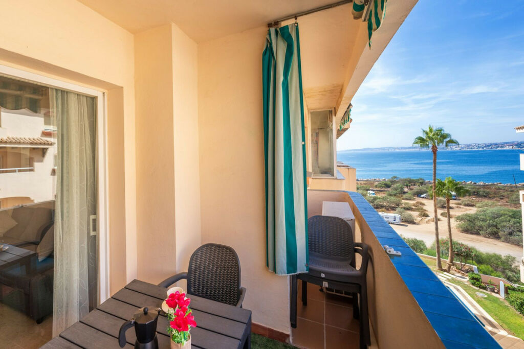 Middle Floor Apartment Estepona Málaga