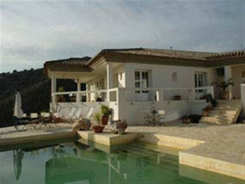 Detached Villa Canillas de Aceituno Málaga - image 5