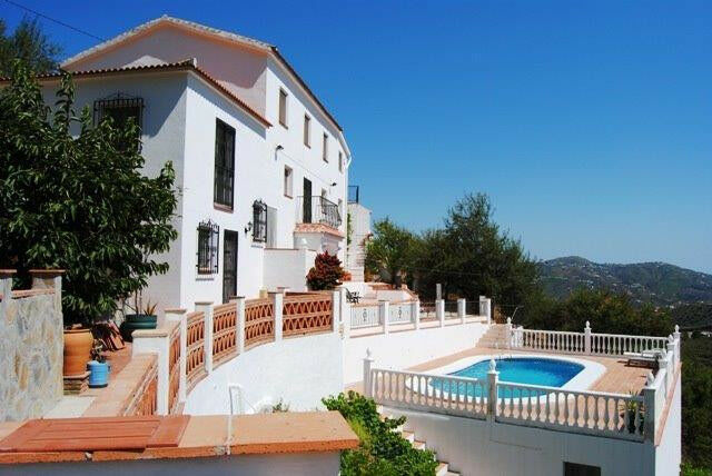 Detached Villa Canillas de Albaida Málaga - image 5