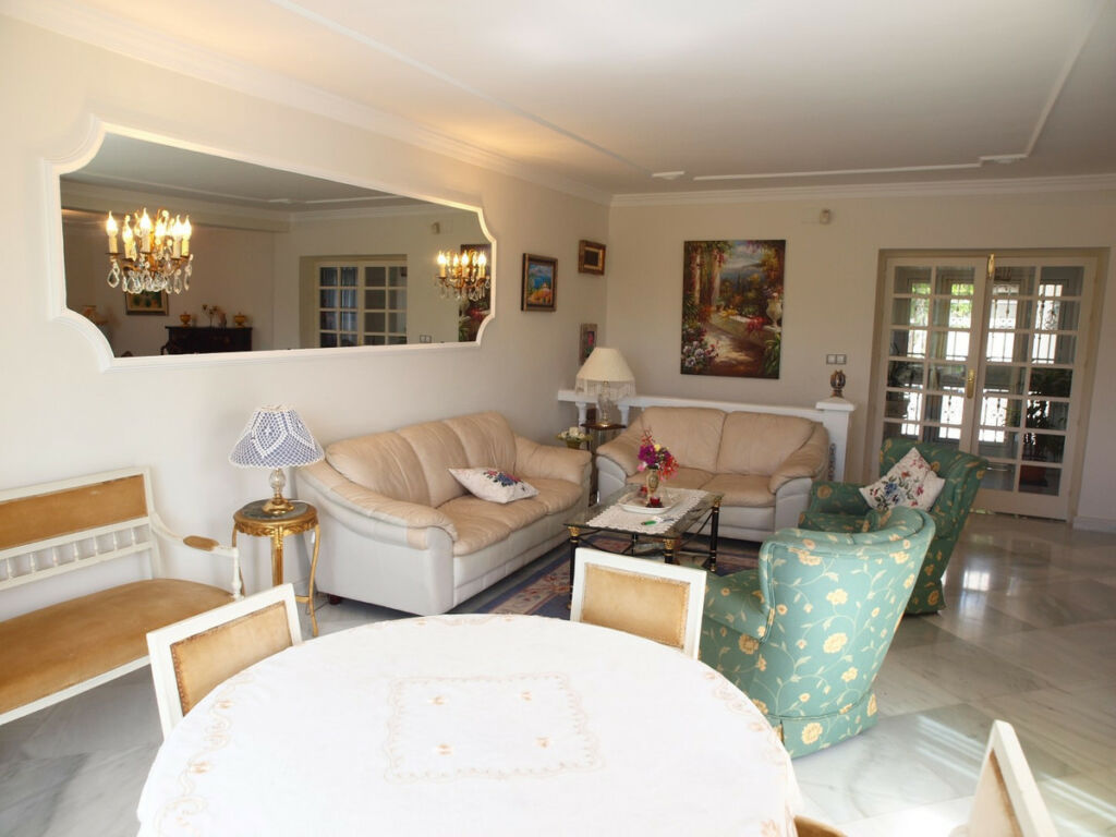 Detached Villa Benajarafe Málaga - image 5