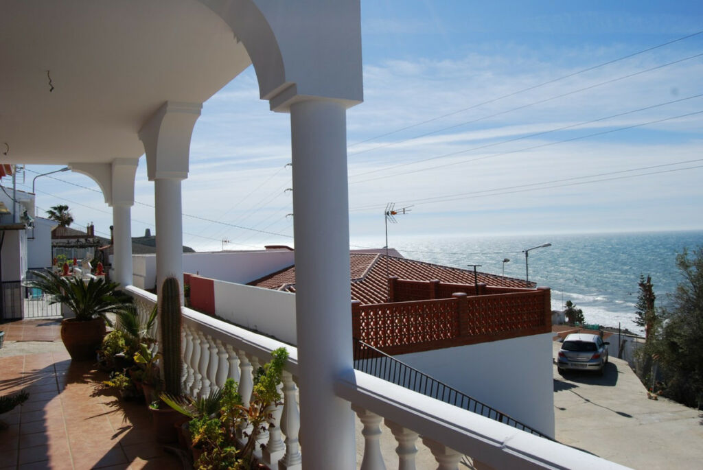 Semi-Detached House Lagos Málaga - image 5