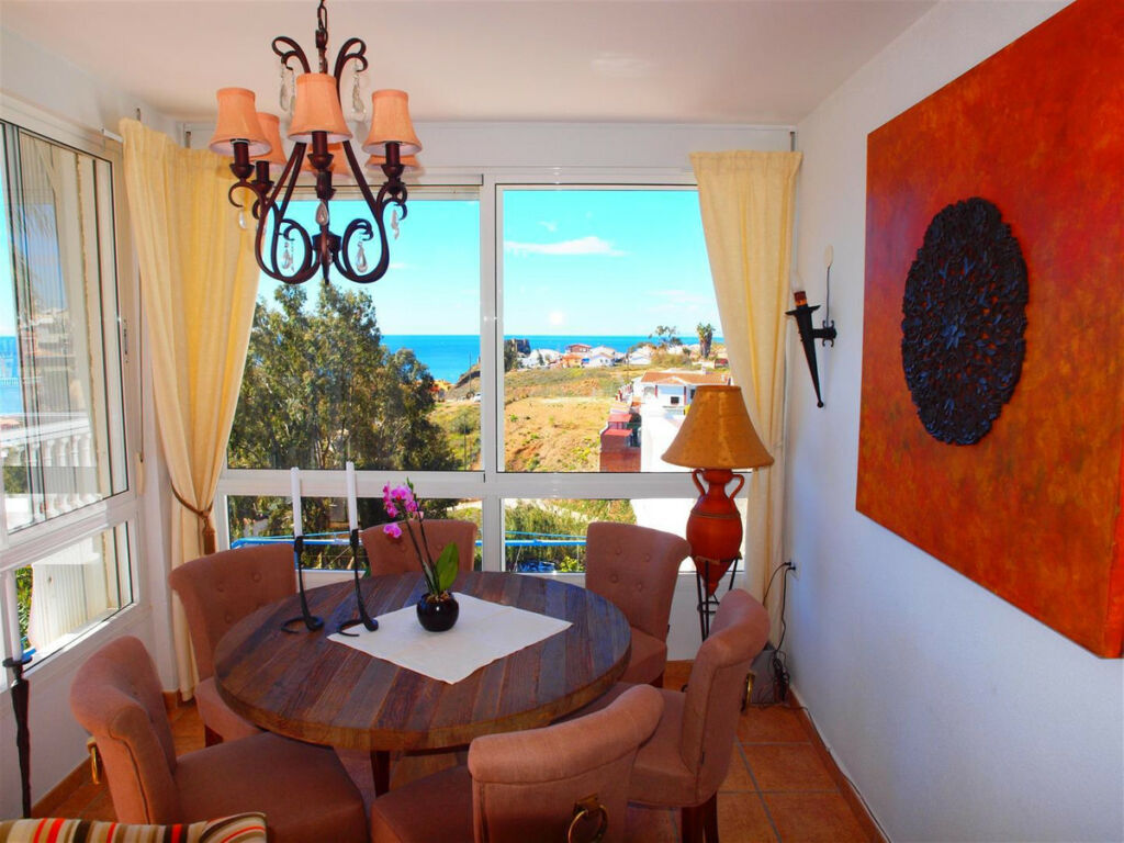 Middle Floor Apartment Benajarafe Málaga - image 5