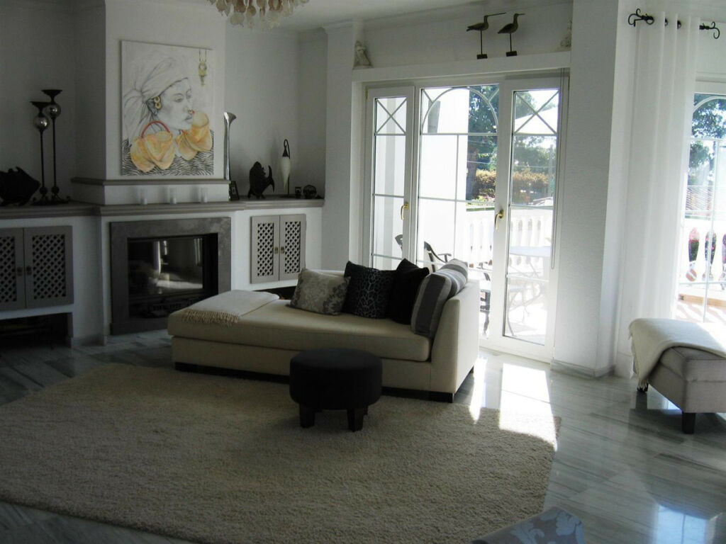 Detached Villa Benajarafe Málaga - image 5