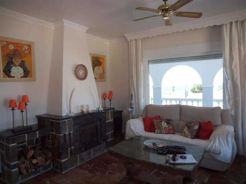 Detached Villa Benajarafe Málaga - image 5