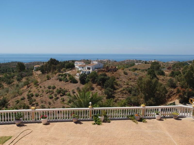 Detached Villa Benajarafe Málaga - image 5