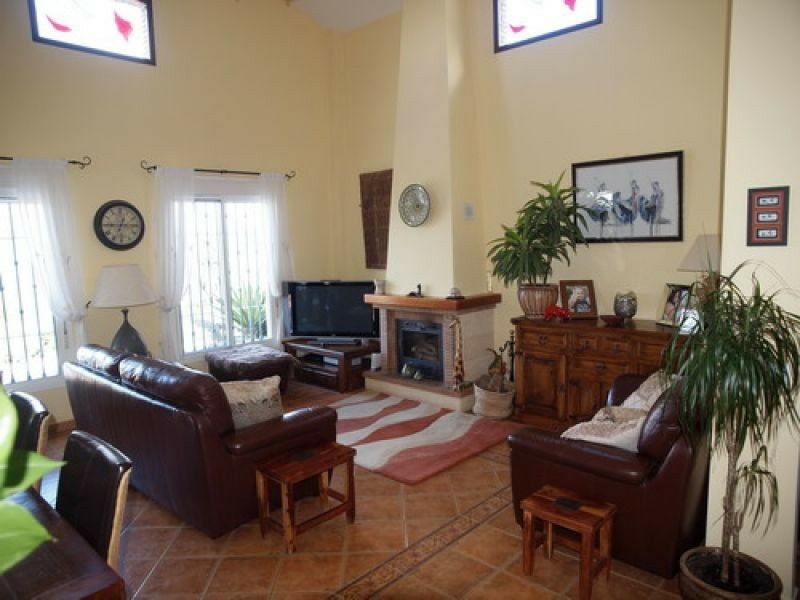 Detached Villa Sayalonga Málaga - image 5