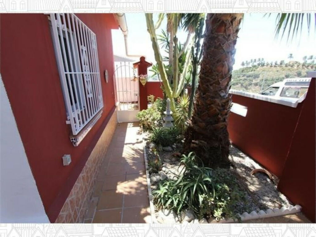 Detached Villa Almayate Málaga - image 5