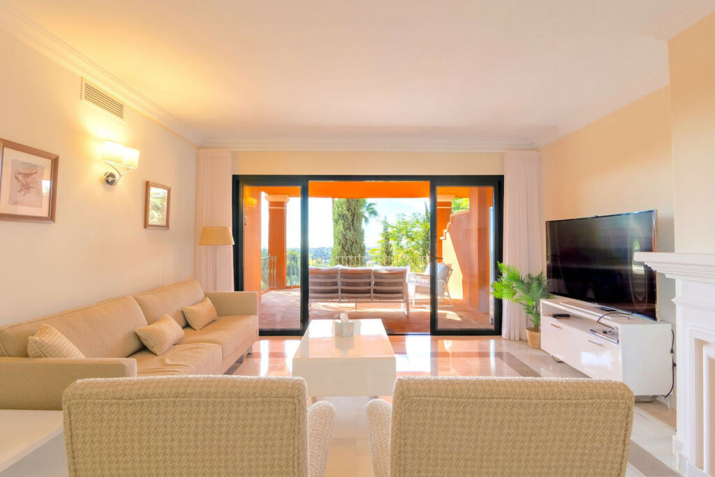 Middle Floor Apartment Monte Halcones Málaga - image 3