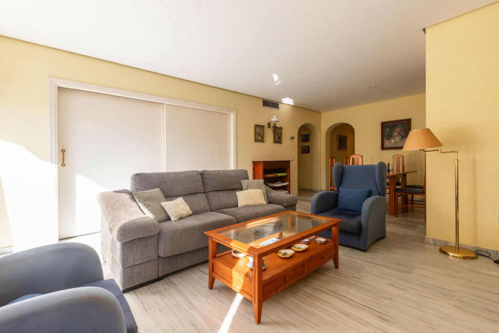 Middle Floor Apartment Elviria Málaga - image 5