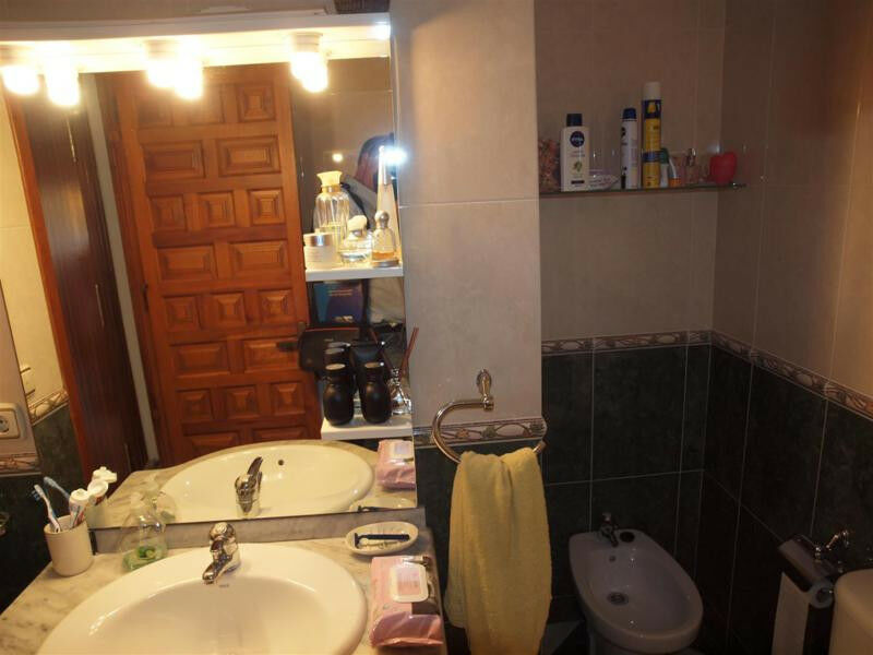 Middle Floor Apartment Caleta de Vélez Málaga - image 5