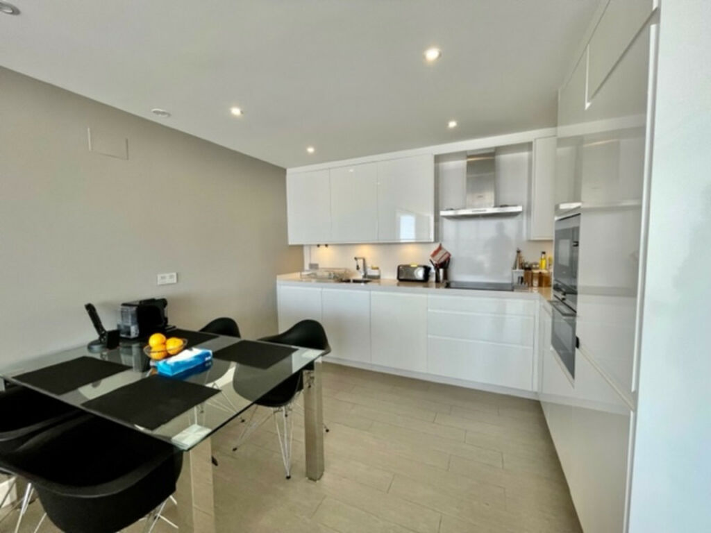 Middle Floor Apartment Puerto Banús Málaga - image 5