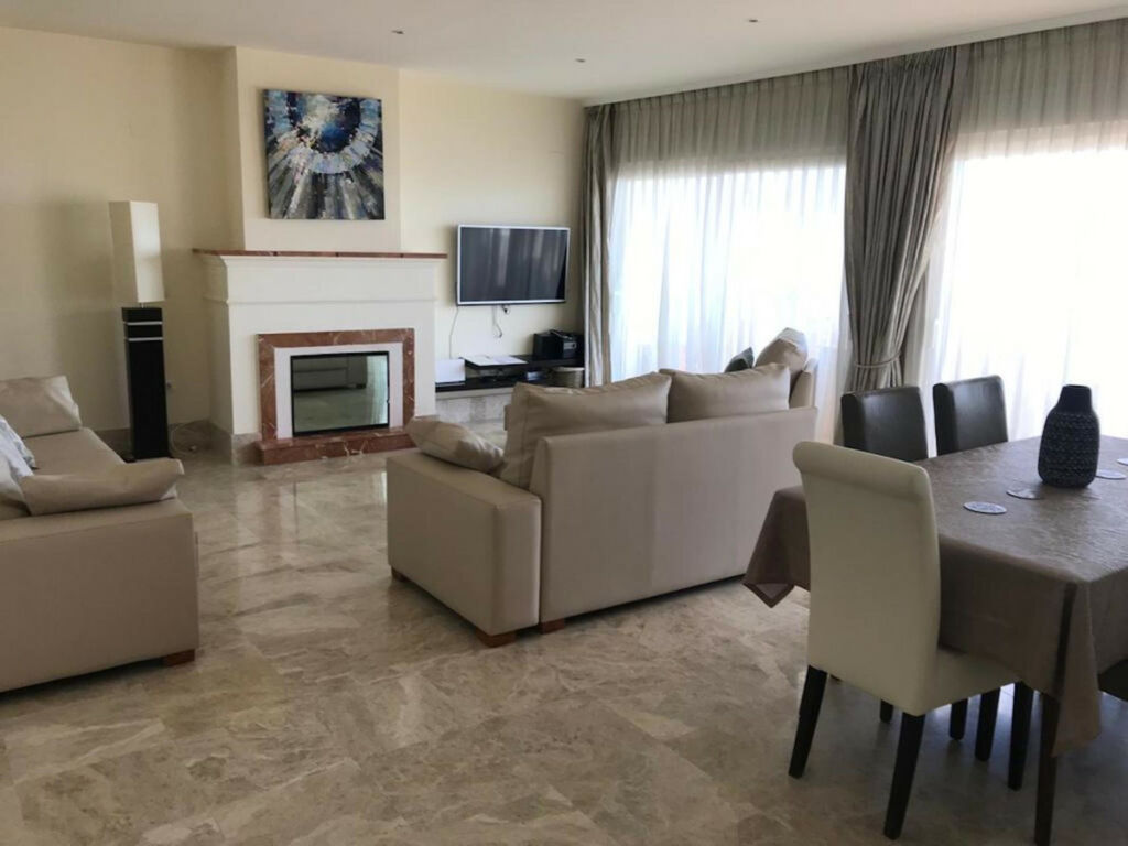 Middle Floor Apartment Santa Clara Málaga - image 5