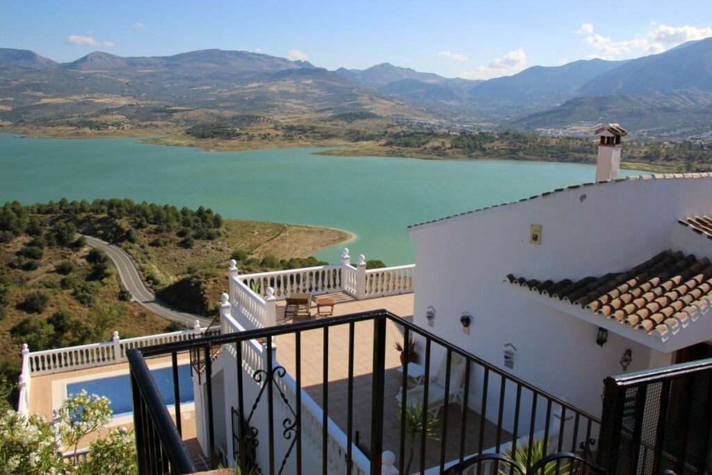 Detached Villa Los Romanes Málaga - image 5