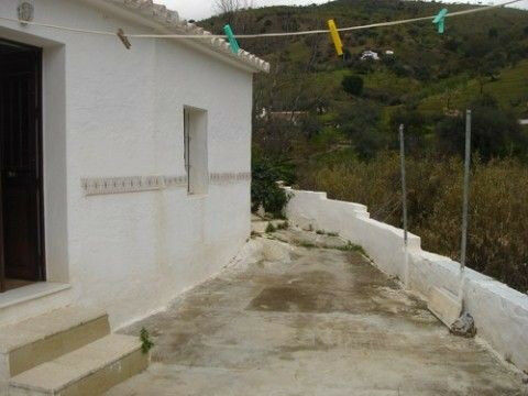 Detached Villa Riogordo Málaga - image 4